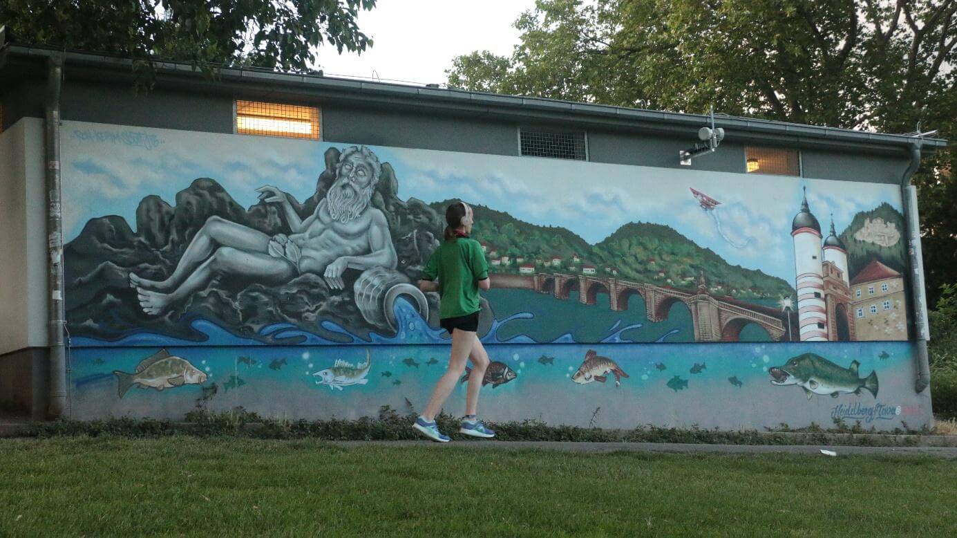 The mural man on the public toilet wall in Neuenhimer Feld appears content with himself.